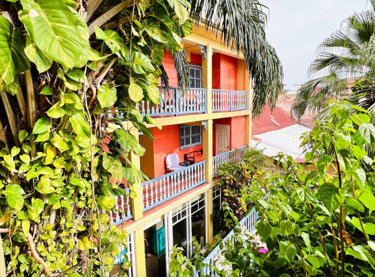 Hotel Casona De La Isla Flores Esterno foto